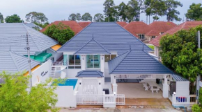 Walk To The Beach Pool Villa Bangsaray
